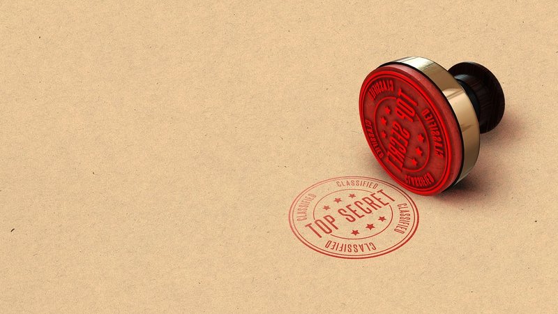 「TOP SECRET／CLASSIFIED」のスタンプが押された書類