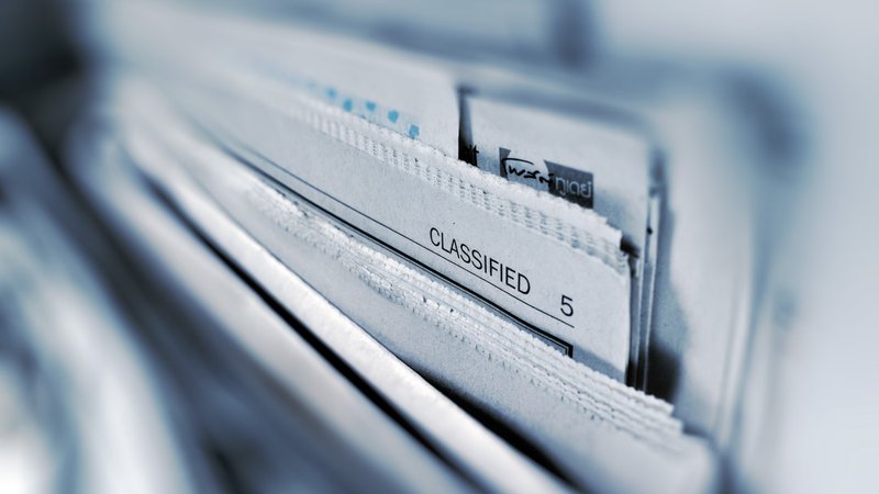 「CLASSIFIED」と表記された機密文書の束