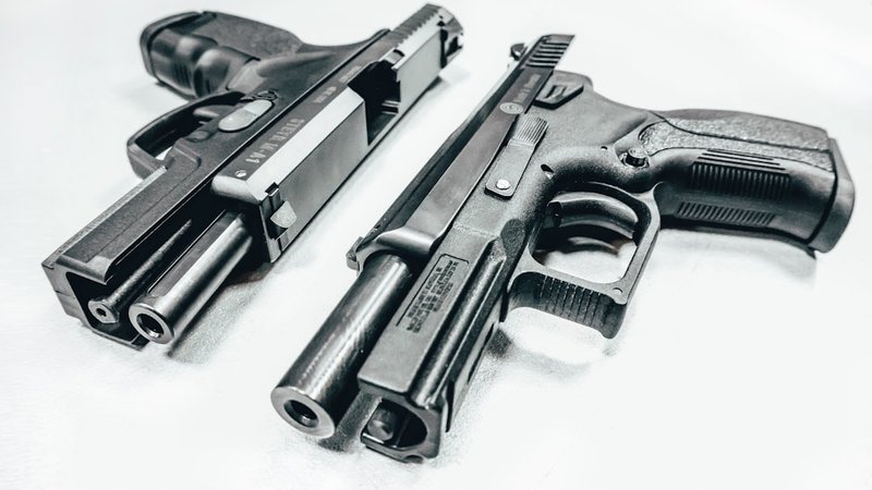 拳銃の管理規則や懲戒処分に関するイメージ